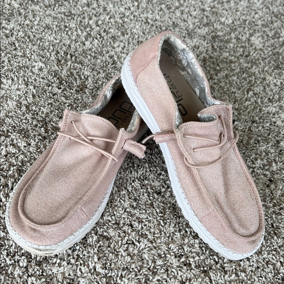 Hey Dude Women's Wendy Lace Up Loafers in Stretch Sparkling Pink - Picture 2 of 10